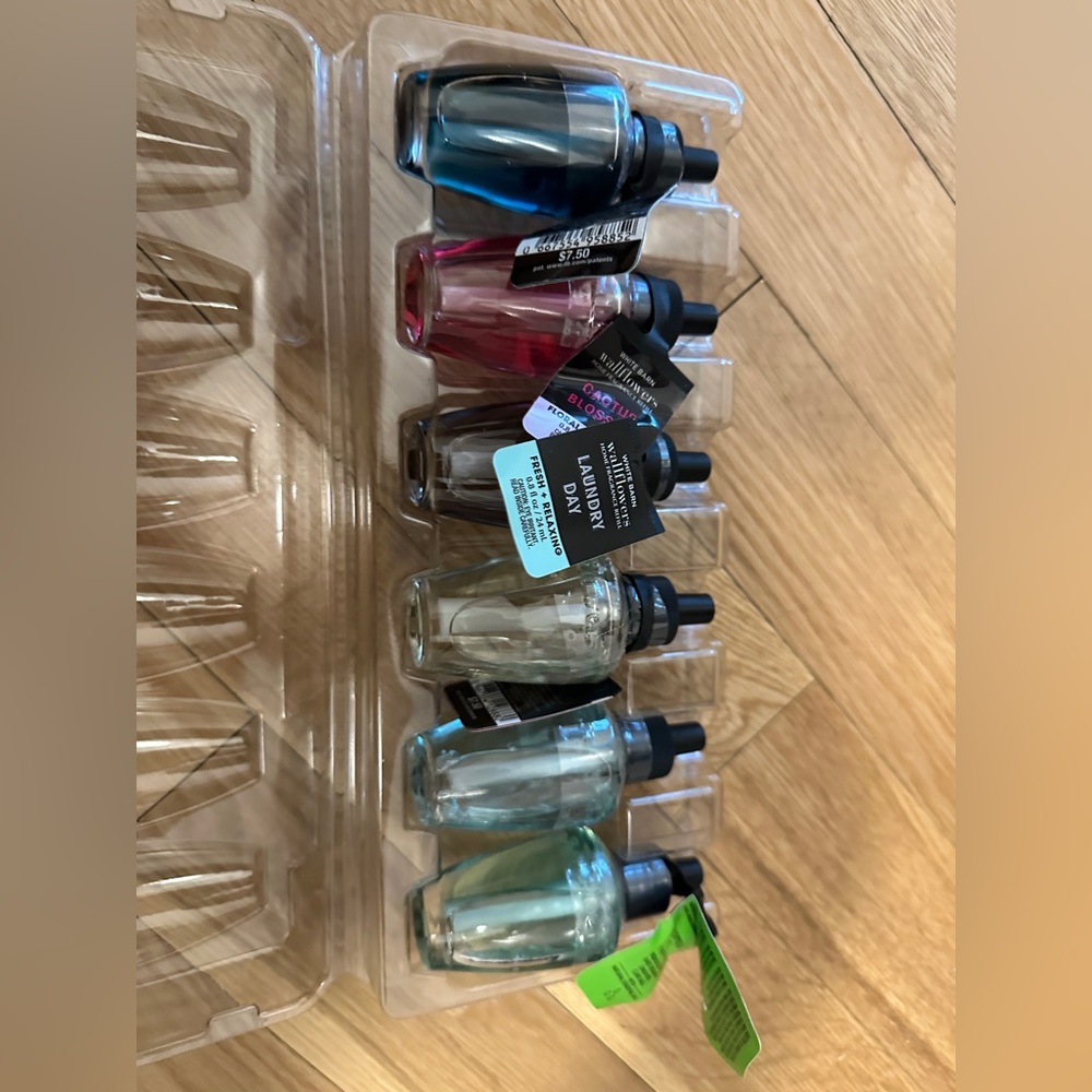 7 never opened brand new bath and body works wall flower inserts